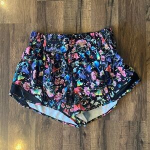Lululemon Hotty Hot LR 2.5” Short
